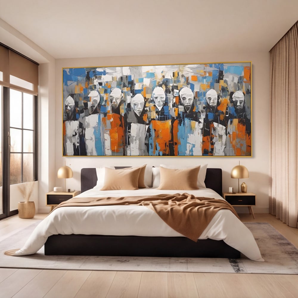 Tablou canvas cu tablou canvas cu chipuri multiple stilizate, in rama de aluminiu auriu, pe perete intr-un dormitor